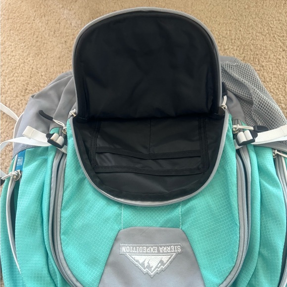 Sierra Expedition Tech Zone - Picture 7 of 7